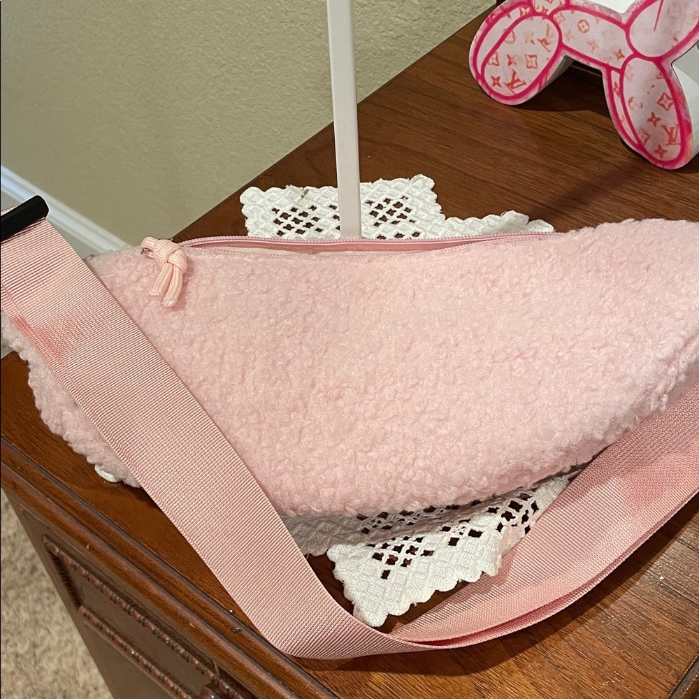 Mulaidi Pink Sherpa Bumbag/Sling - Picture 2 of 3